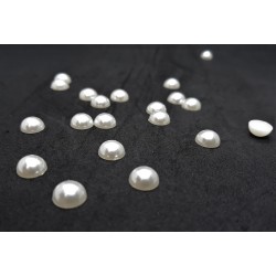Perličky, bílé, půlené, 0,7 cm, 20 ks